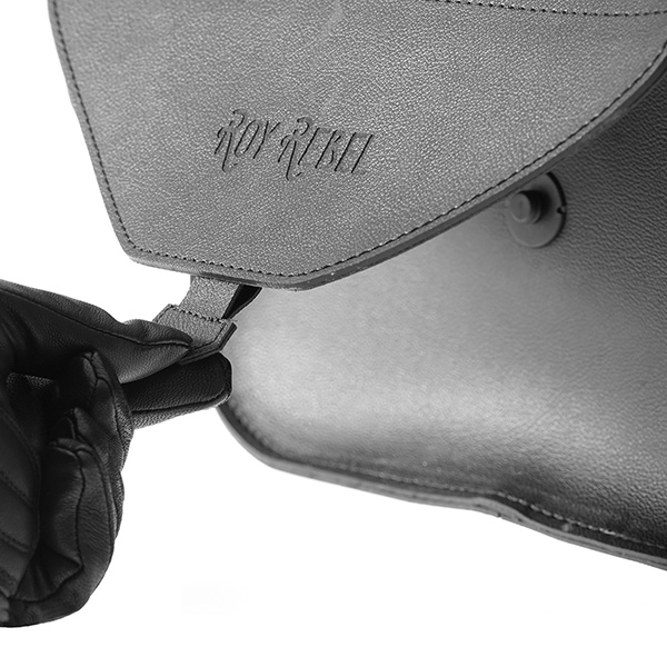 Opening of the motorcycle bag with SNAP pull fastener