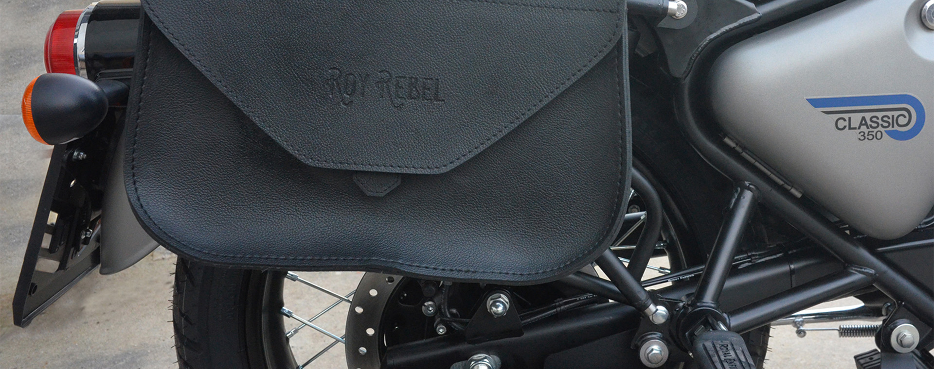 fullsize picture of a motorcycle bag by Roy Rebel with FIDLOCK fasteners