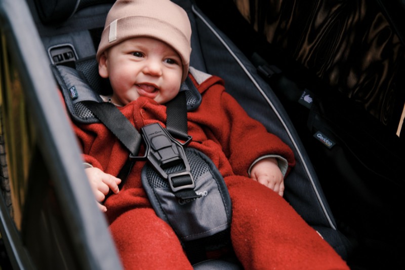 Baby in buggy secured with FIDLOCK buckle