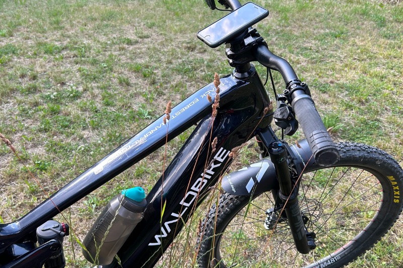 Waldbike Bike with FIDLOCK bottle and Vacuum ahead cap