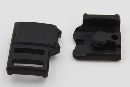 Fake helmet buckle for 15 mm straps opned with recessed grip