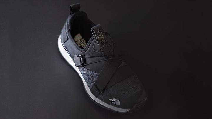 Fasteners for footwear - example of sneaker with HOOK rope